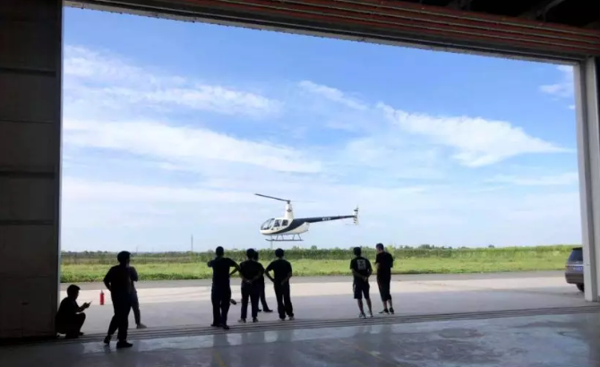 888电子游戏完成三门峡警航R44直升机交机