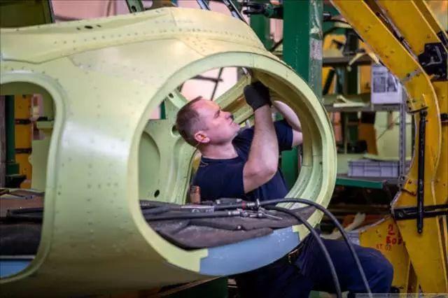 俄罗斯公开一直升机生产基地内部场景，历史已生产出90000架飞机