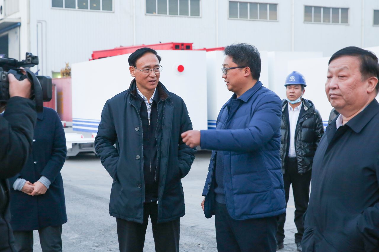 新乡市委书记张国伟到宝运莱装备集团装备公司调研