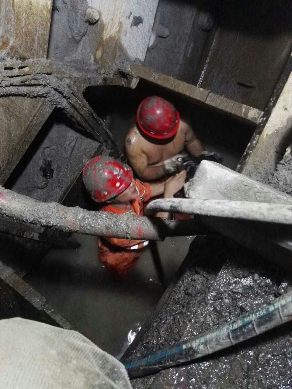 兰州水源地项目，一线工人正在排盘问题