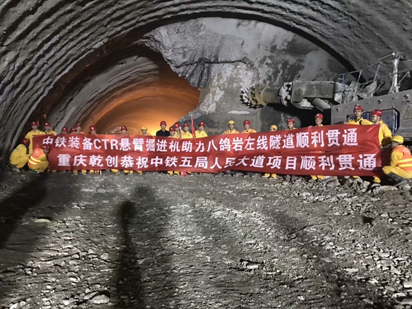 10月12日，八鸽岩隧道左线意会1